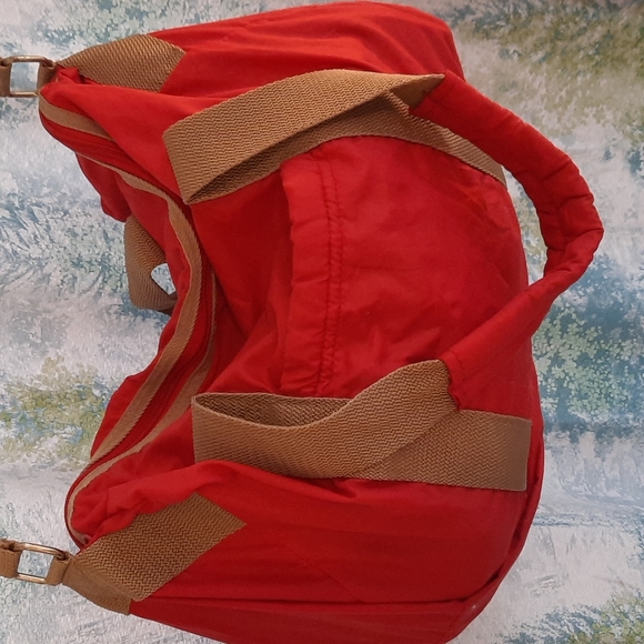 1970's red and tan duffle bag crossbody or handles great condition - Picture 2 of 7